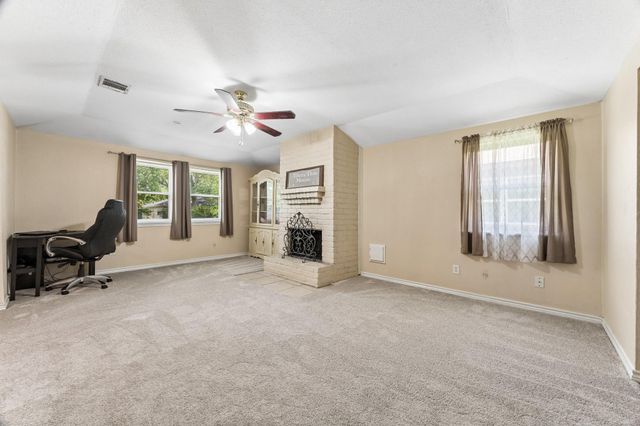 425 S Brownell Street, La Porte, TX 77571