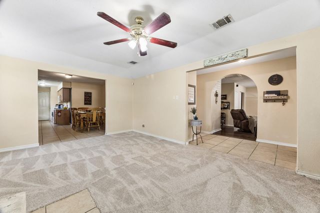 425 S Brownell Street, La Porte, TX 77571