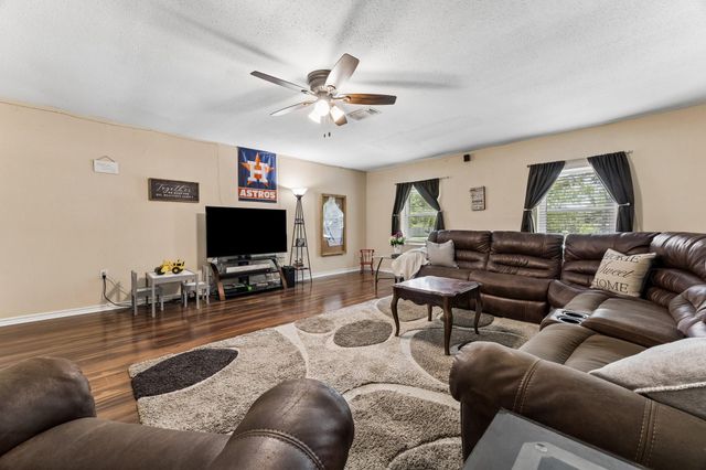 425 S Brownell Street, La Porte, TX 77571
