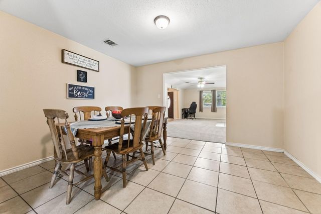 425 S Brownell Street, La Porte, TX 77571