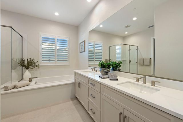 2252 Lyndon St, Lodi, CA 95242