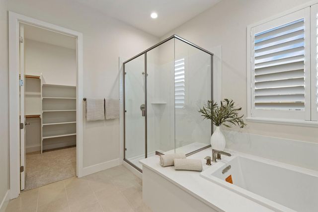 2252 Lyndon St, Lodi, CA 95242