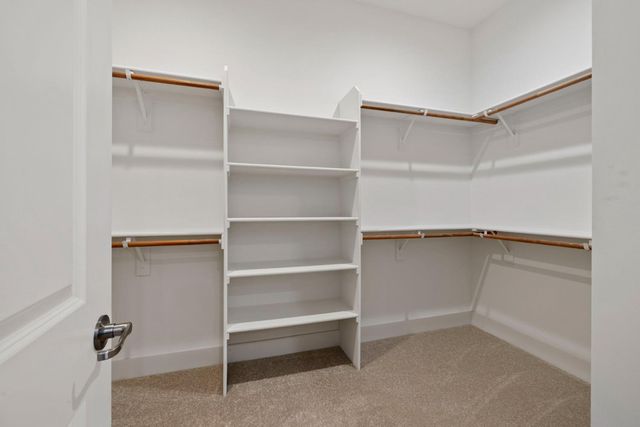2252 Lyndon St, Lodi, CA 95242