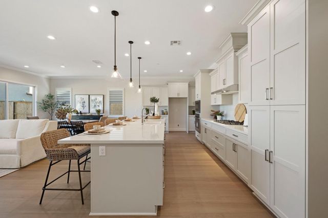 2252 Lyndon St, Lodi, CA 95242