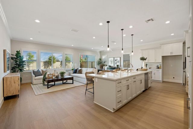 2252 Lyndon St, Lodi, CA 95242