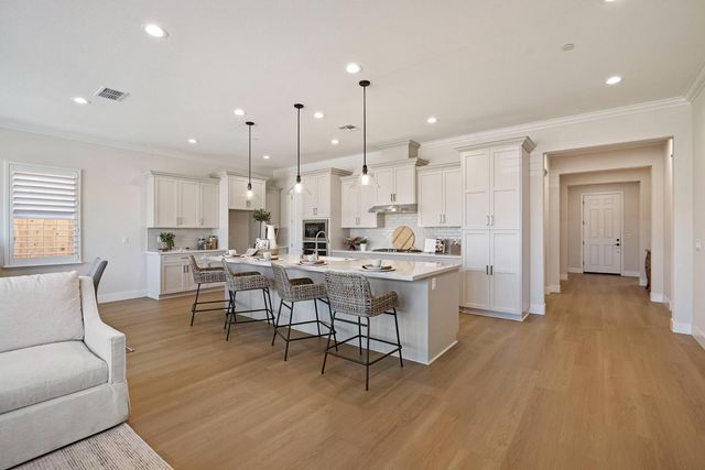 2252 Lyndon St, Lodi, CA 95242