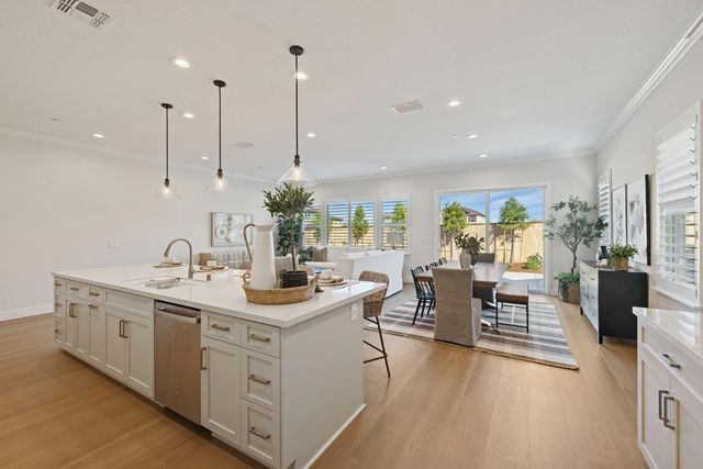 2252 Lyndon St, Lodi, CA 95242
