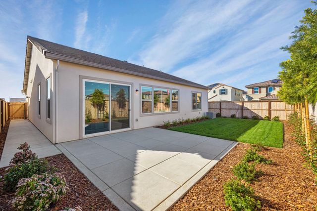 2252 Lyndon St, Lodi, CA 95242