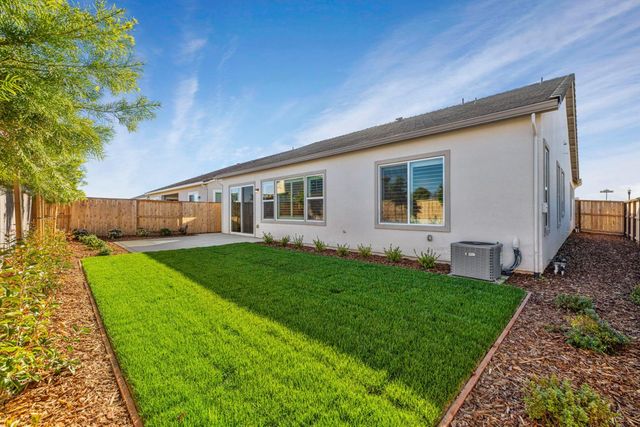 2252 Lyndon St, Lodi, CA 95242