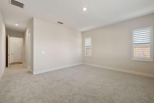 2252 Lyndon St, Lodi, CA 95242