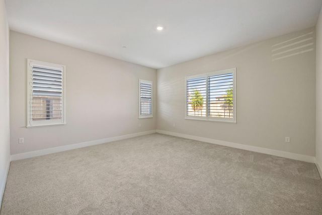 2252 Lyndon St, Lodi, CA 95242