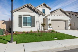 2252 Lyndon St, Lodi, CA 95242