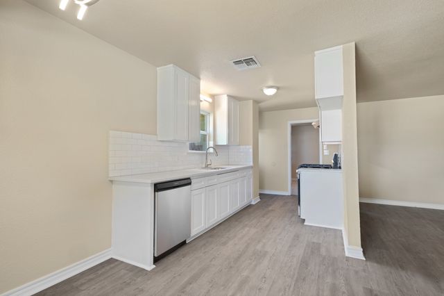 4424 Tiptop Street, Haltom City, TX 76117