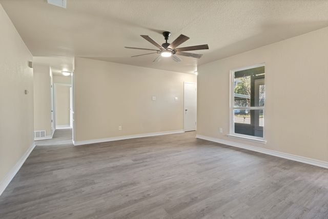 4424 Tiptop Street, Haltom City, TX 76117