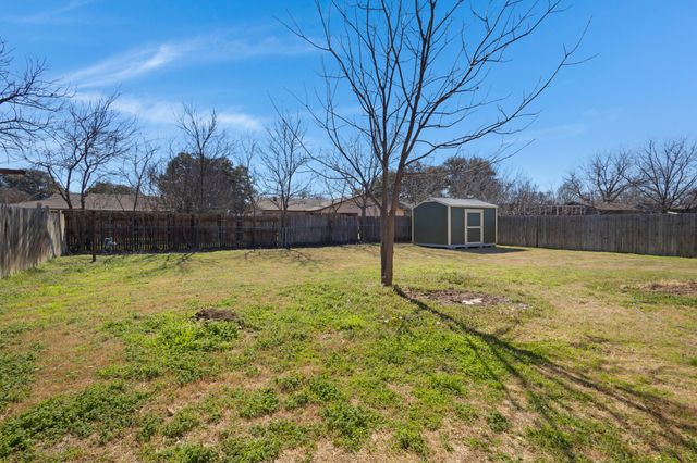 4424 Tiptop Street, Haltom City, TX 76117