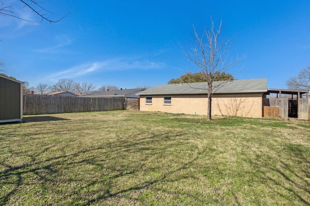 4424 Tiptop Street, Haltom City, TX 76117