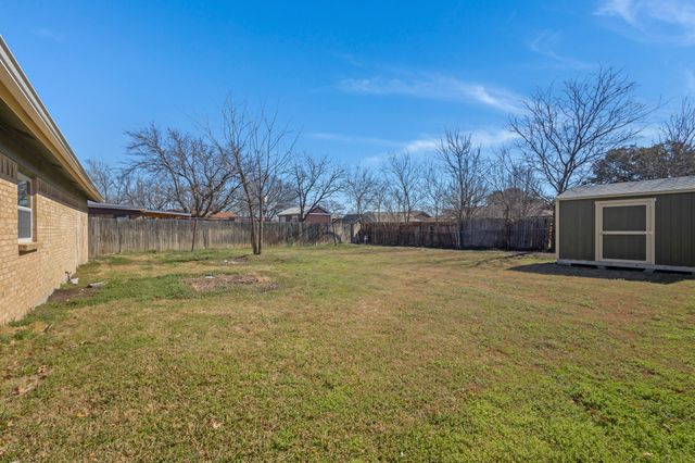 4424 Tiptop Street, Haltom City, TX 76117