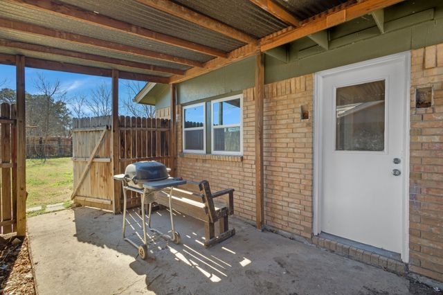 4424 Tiptop Street, Haltom City, TX 76117