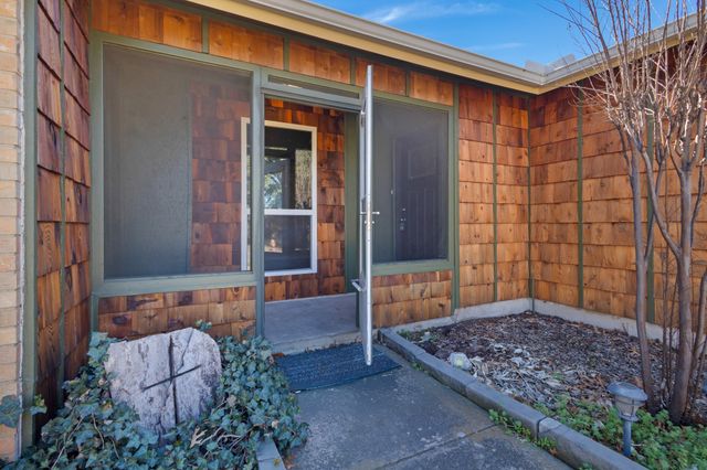 4424 Tiptop Street, Haltom City, TX 76117