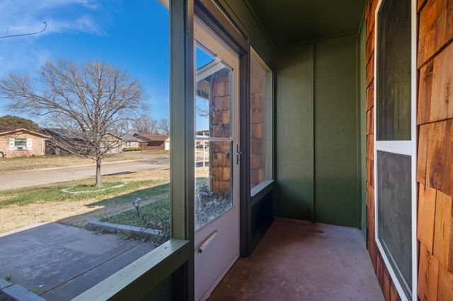 4424 Tiptop Street, Haltom City, TX 76117