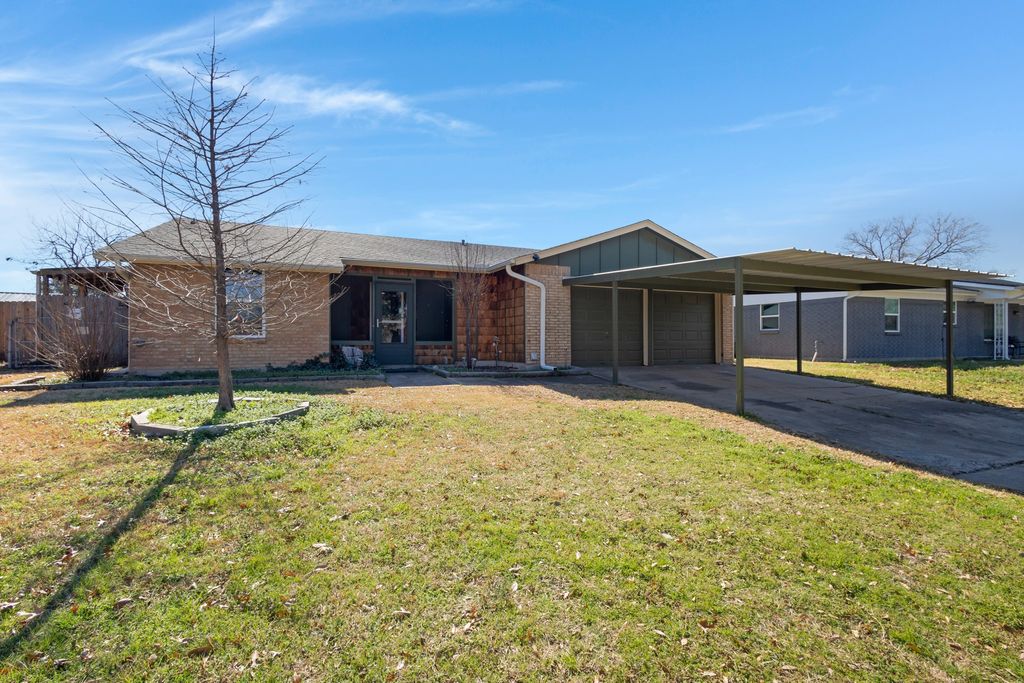 4424 Tiptop Street, Haltom City, TX 76117