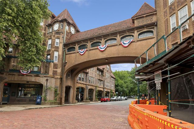 1 Station Square 311, Forest Hills, NY 11375