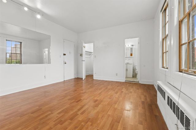 1 Station Square 311, Forest Hills, NY 11375