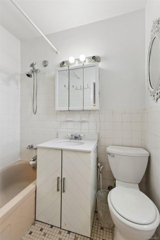 1 Station Square 311, Forest Hills, NY 11375