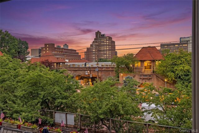 1 Station Square 311, Forest Hills, NY 11375