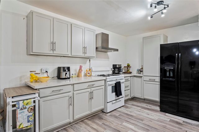 1427 Hankamer Street, Pasadena, TX 77506