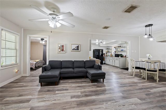 1427 Hankamer Street, Pasadena, TX 77506