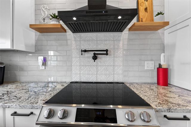 2 79TH STREET S, St Petersburg, FL 33707