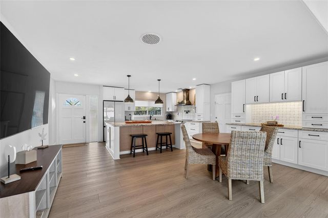 2 79TH STREET S, St Petersburg, FL 33707