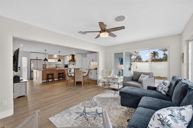 2 79TH STREET S, St Petersburg, FL 33707