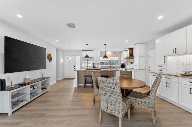 2 79TH STREET S, St Petersburg, FL 33707