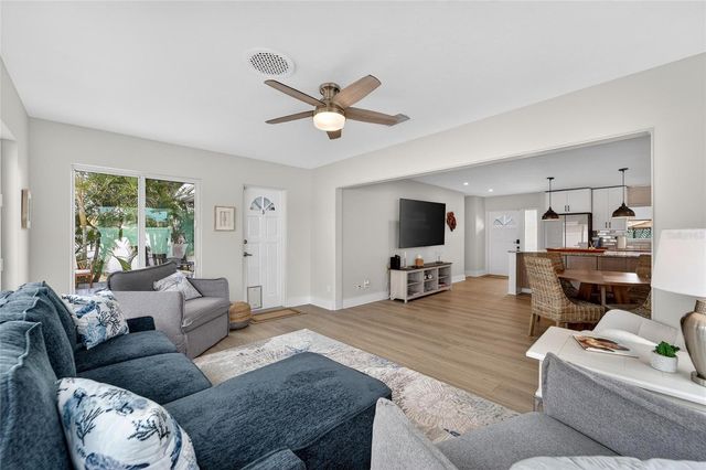 2 79TH STREET S, St Petersburg, FL 33707