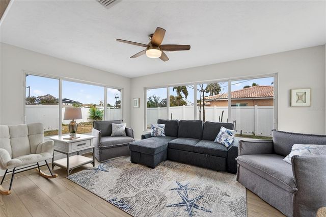 2 79TH STREET S, St Petersburg, FL 33707