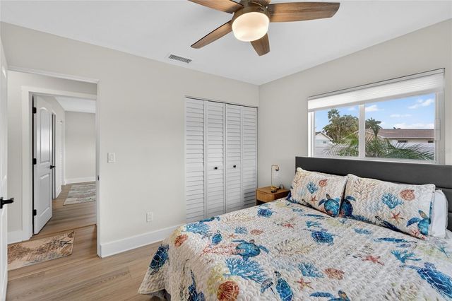 2 79TH STREET S, St Petersburg, FL 33707