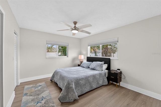 2 79TH STREET S, St Petersburg, FL 33707