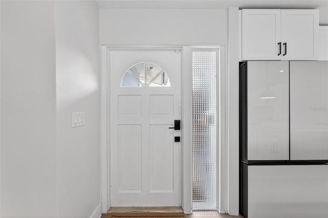 2 79TH STREET S, St Petersburg, FL 33707