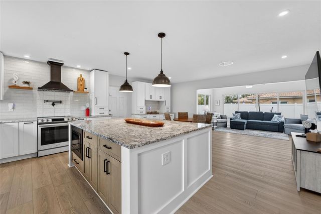 2 79TH STREET S, St Petersburg, FL 33707