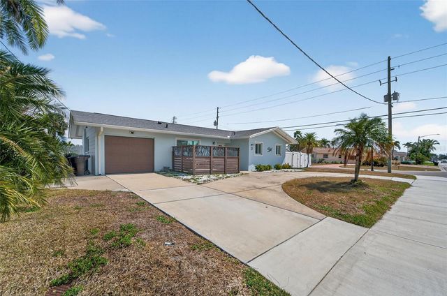 2 79TH STREET S, St Petersburg, FL 33707