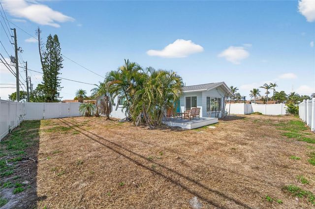 2 79TH STREET S, St Petersburg, FL 33707