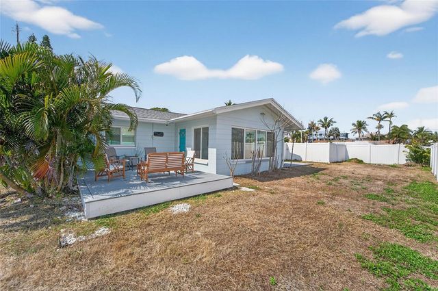 2 79TH STREET S, St Petersburg, FL 33707