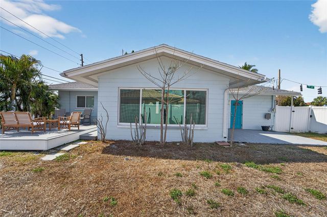 2 79TH STREET S, St Petersburg, FL 33707