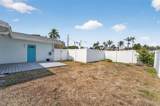 2 79TH STREET S, St Petersburg, FL 33707