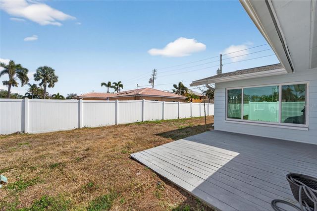 2 79TH STREET S, St Petersburg, FL 33707