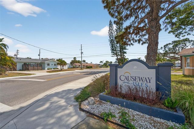 2 79TH STREET S, St Petersburg, FL 33707