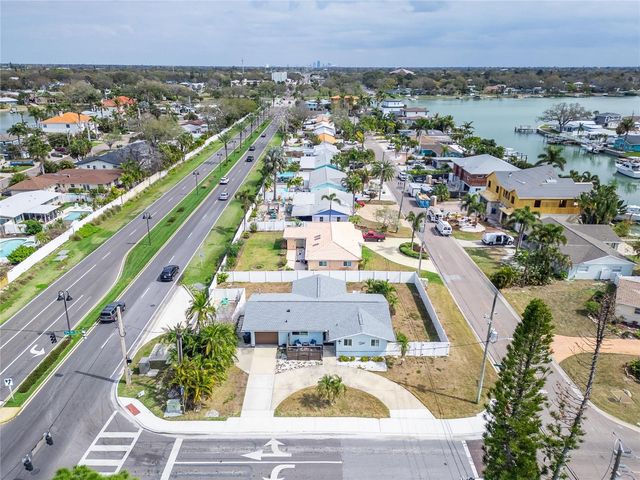 2 79TH STREET S, St Petersburg, FL 33707