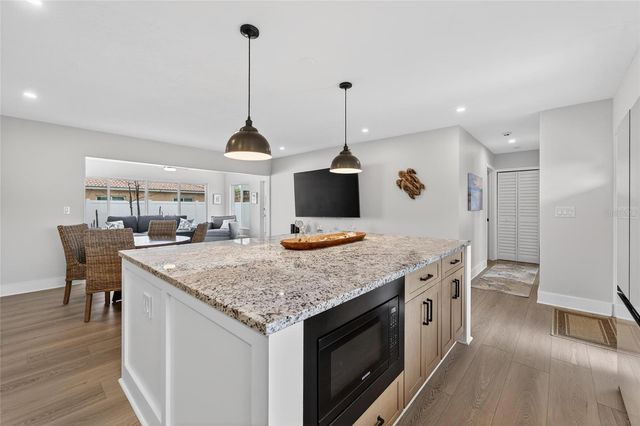 2 79TH STREET S, St Petersburg, FL 33707